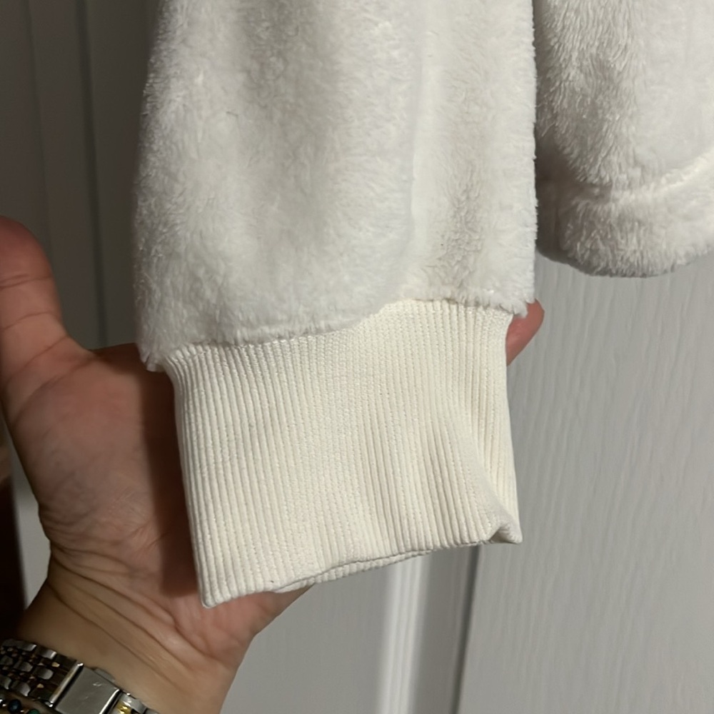 Old Navy Women’s Pull Over - Picture 4 of 5